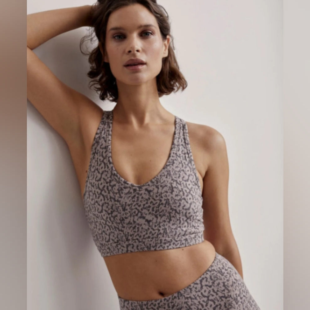 NWT Varley Let's Move Park Sports Bra (blush pink snakeskin) - Size Large
